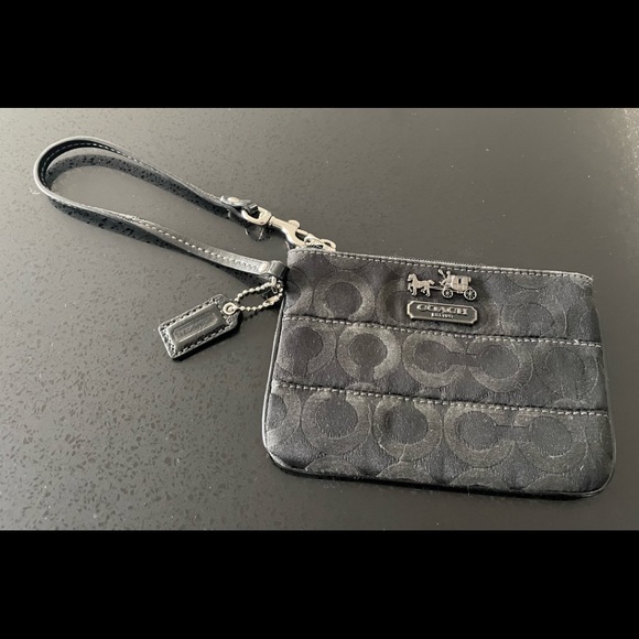 Coach Handbags - ⭐️⭐️Host Pick!!! ⭐️⭐️ Coach black wristlet, VGUC